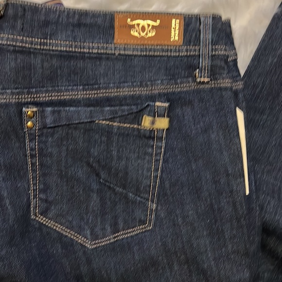 New DIVINE RITHTS of denim Size 32  low rise classic skinny - Picture 3 of 8